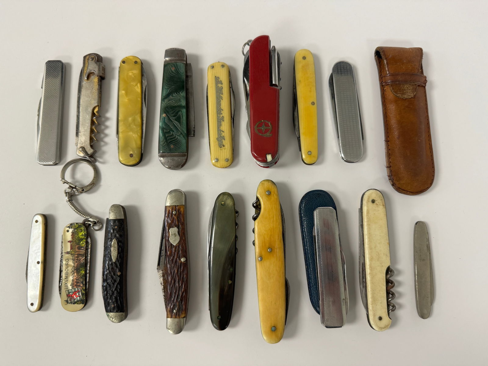17 Assorted Pocket Knives (1 of 1)