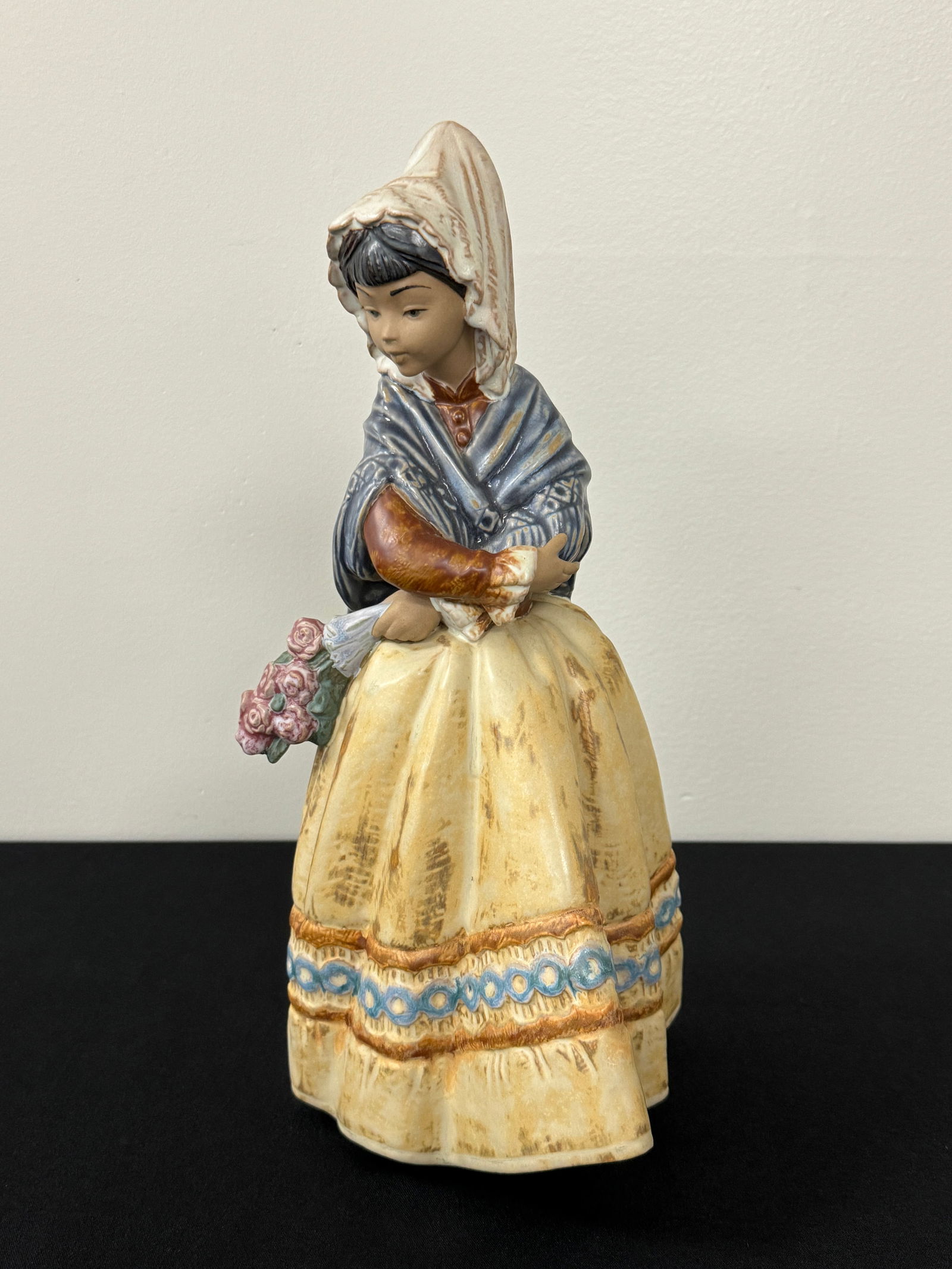 Lladro Figurine - Lady with Flowers (1 of 4)