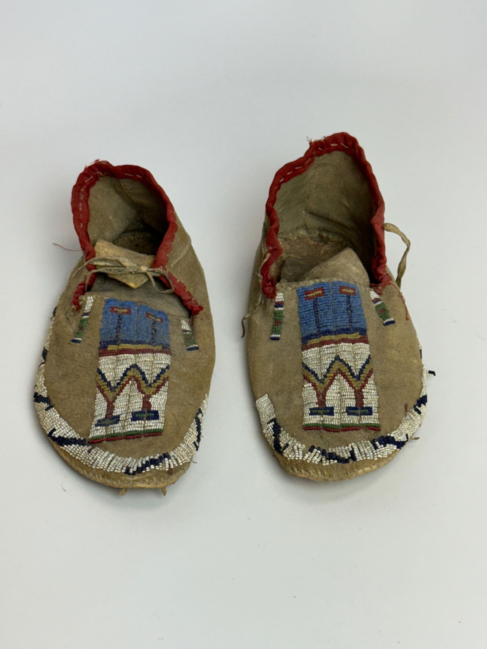 Early Native American Beaded Moccasins (1 of 4)