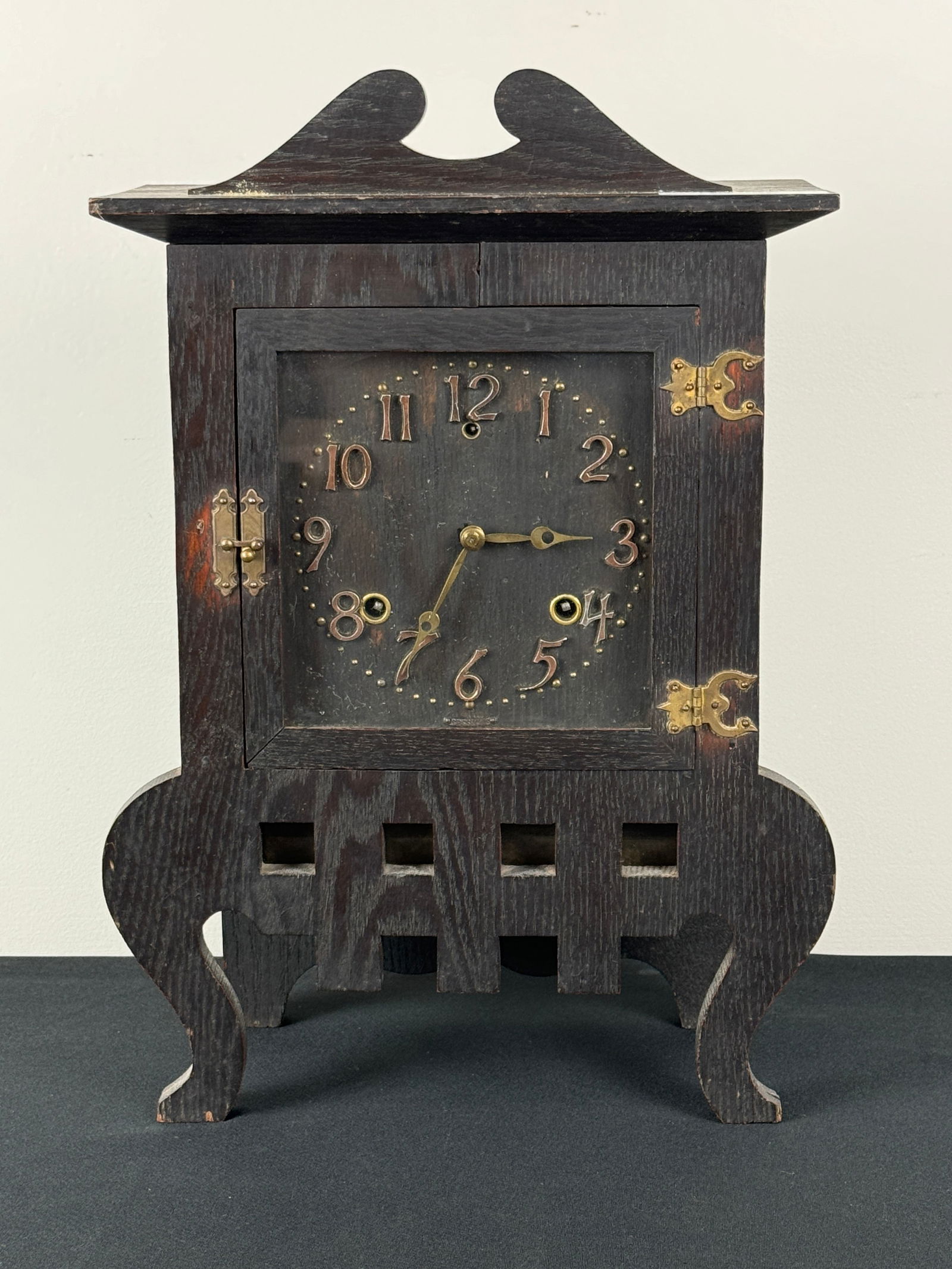 Arts & Crafts Key Wind Shelf Clock (1 of 3)