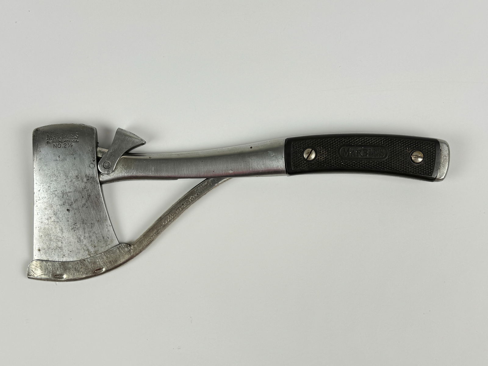 Marbles No. 2 1/2 Hatchet with Folding Guard (1 of 4)