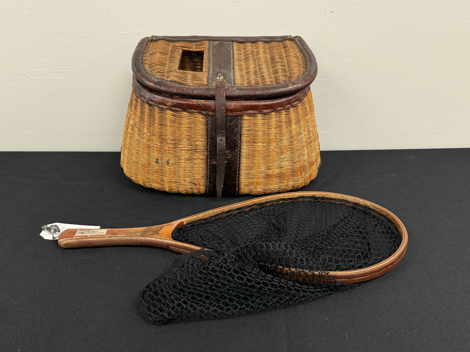 Early Fishing Creel with Leather Trim & Trout Net (1 of 4)