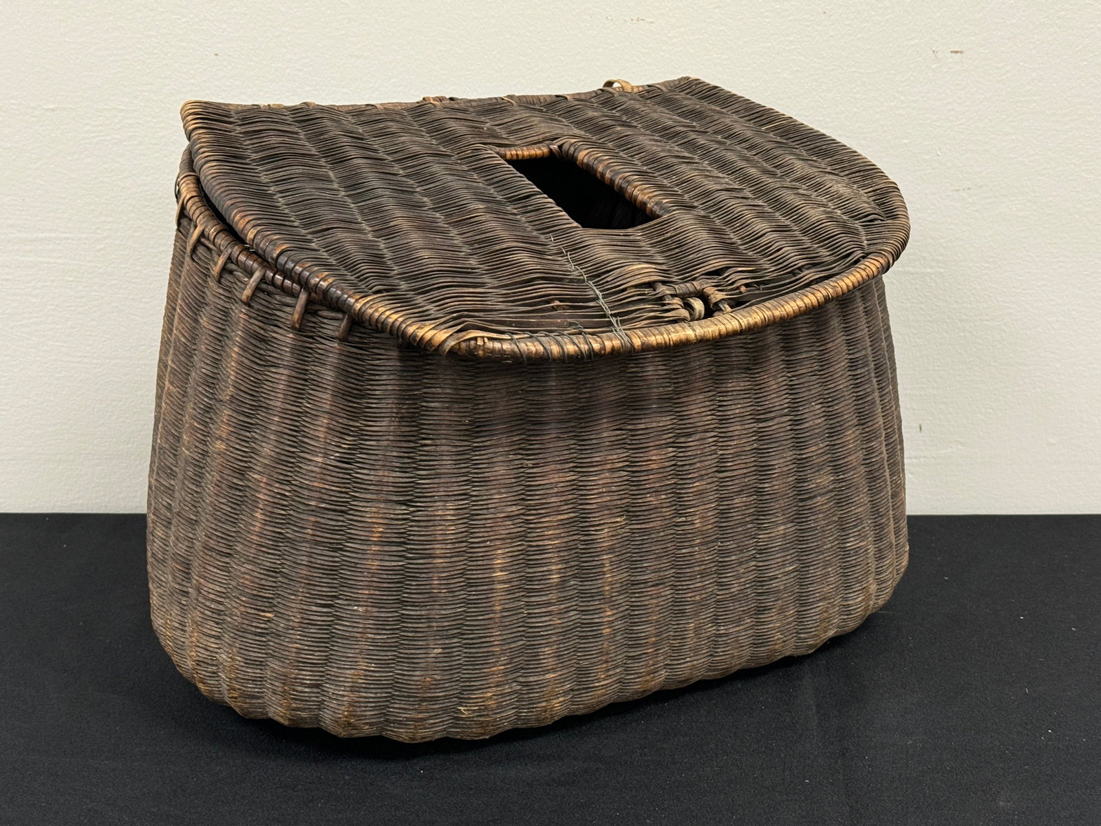 Large Center Hole Japanese Weave Fishing Creel: 16" wide