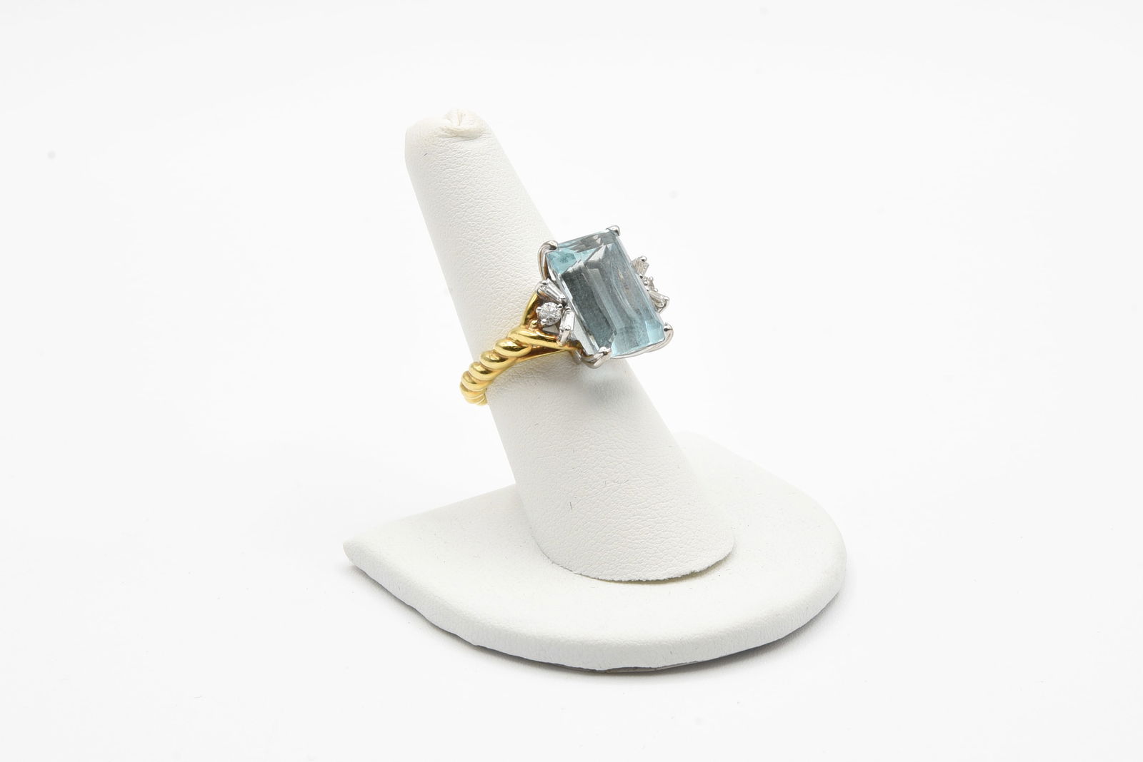 18kt Gold Aquamarine Ring (1 of 5)