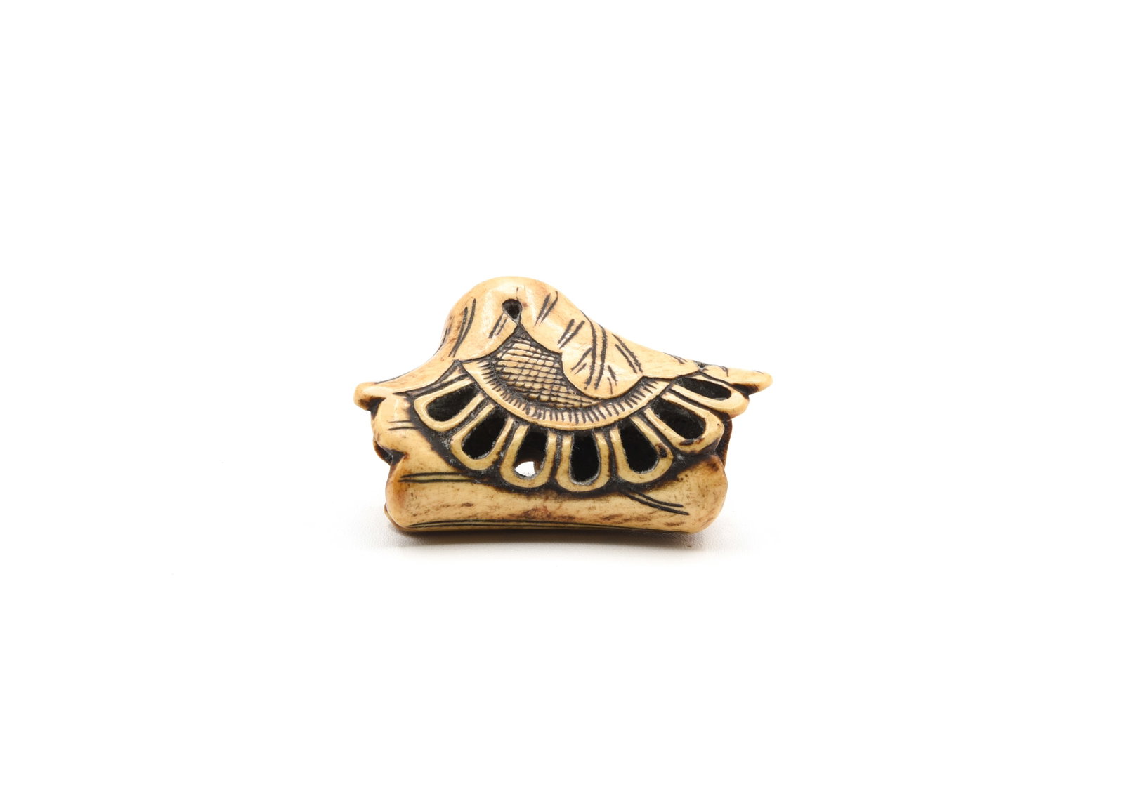 Carved Antique Flower Bone Netsuke Japenese: Beautiful hand-carved bone antique Japanese netsuke with flower and leaf carved motif. Nice patina. Measures: 2-1/4"