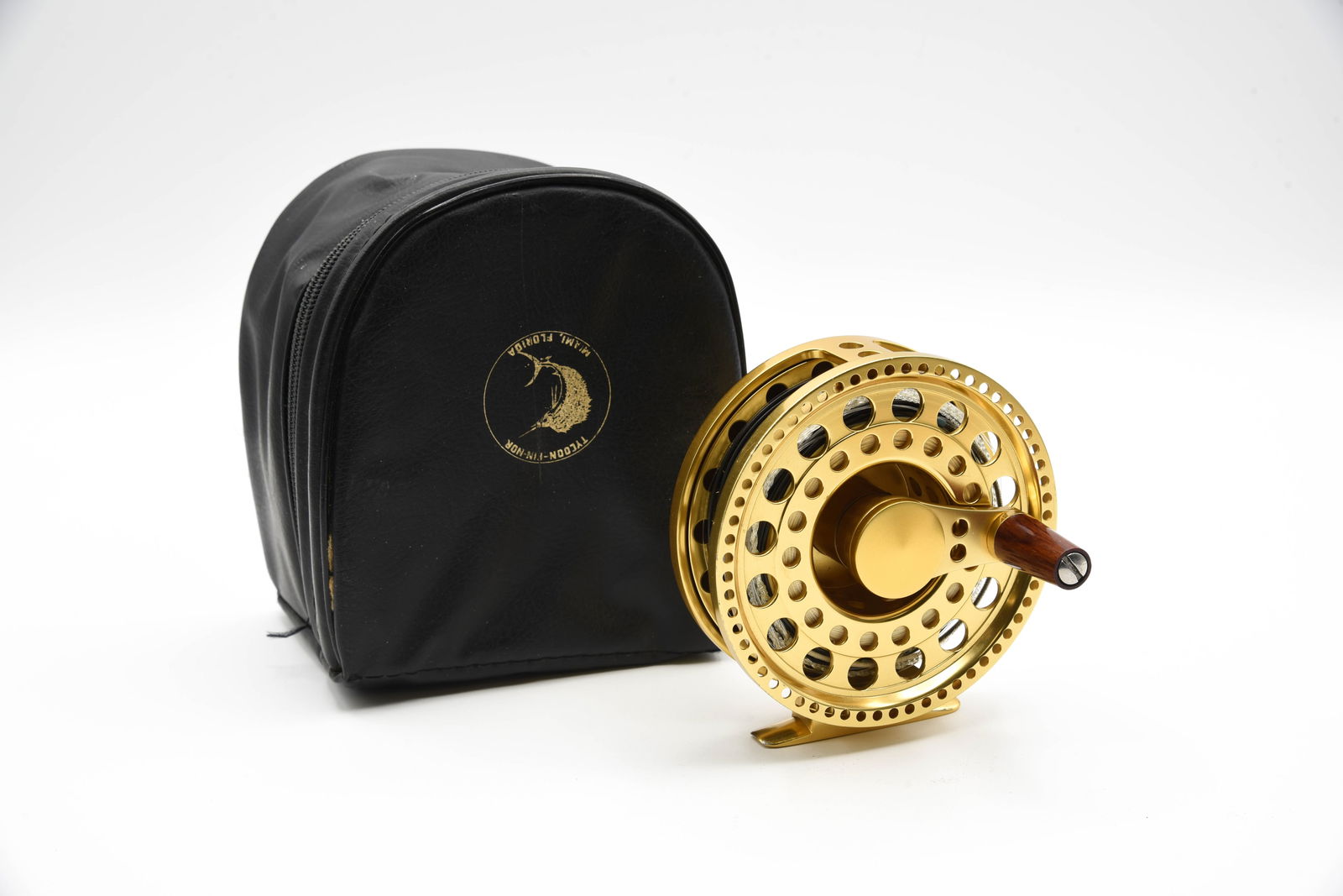 Fin-Nor Model FR 8 Saltwater Fly Reel (1 of 5)