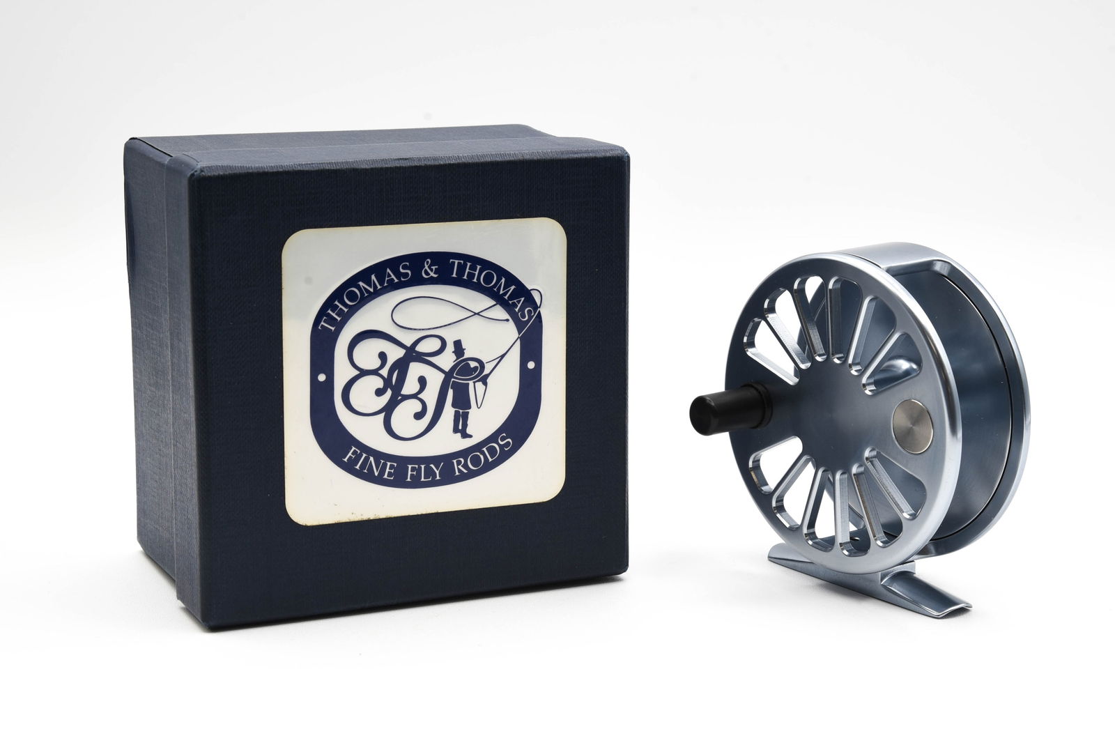 Thomas & Thomas Trout Reel: 3 1/8" diameter, 7/8" wide spool, attractive pewter anodized finish (blue gray sheen), right hand wind, working adjustable drag, marked "Hampshire 567", unfished Ex/Ex+ condition. With the T&T box, pa