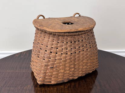 Early Center Hole Trout Creel: with solid wooden top, basket made of black ash, in good condition. 12" wide x 10" tall x 6.5"