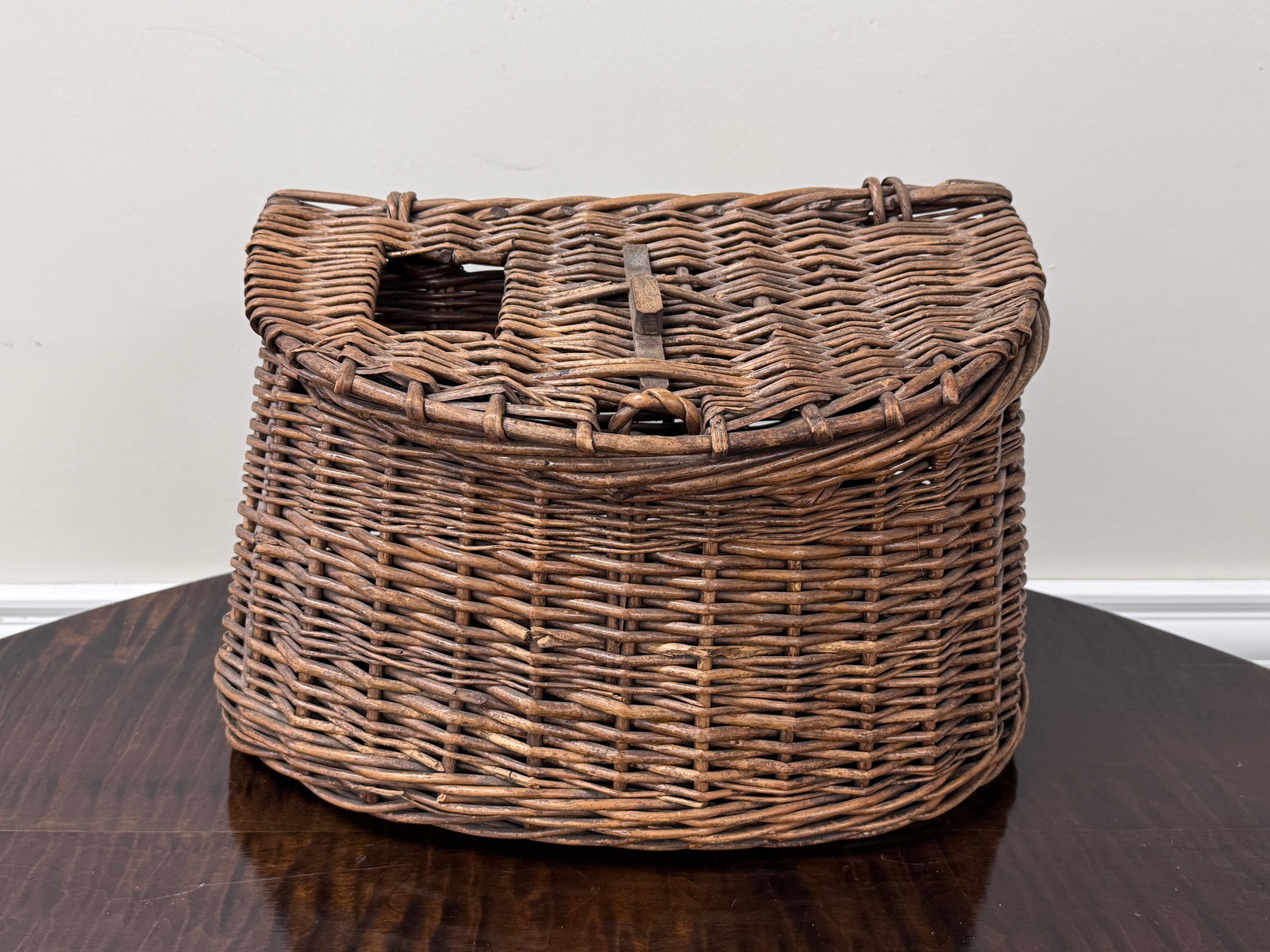 Wicker Fishing Creel with Wooden Latch (1 of 3)