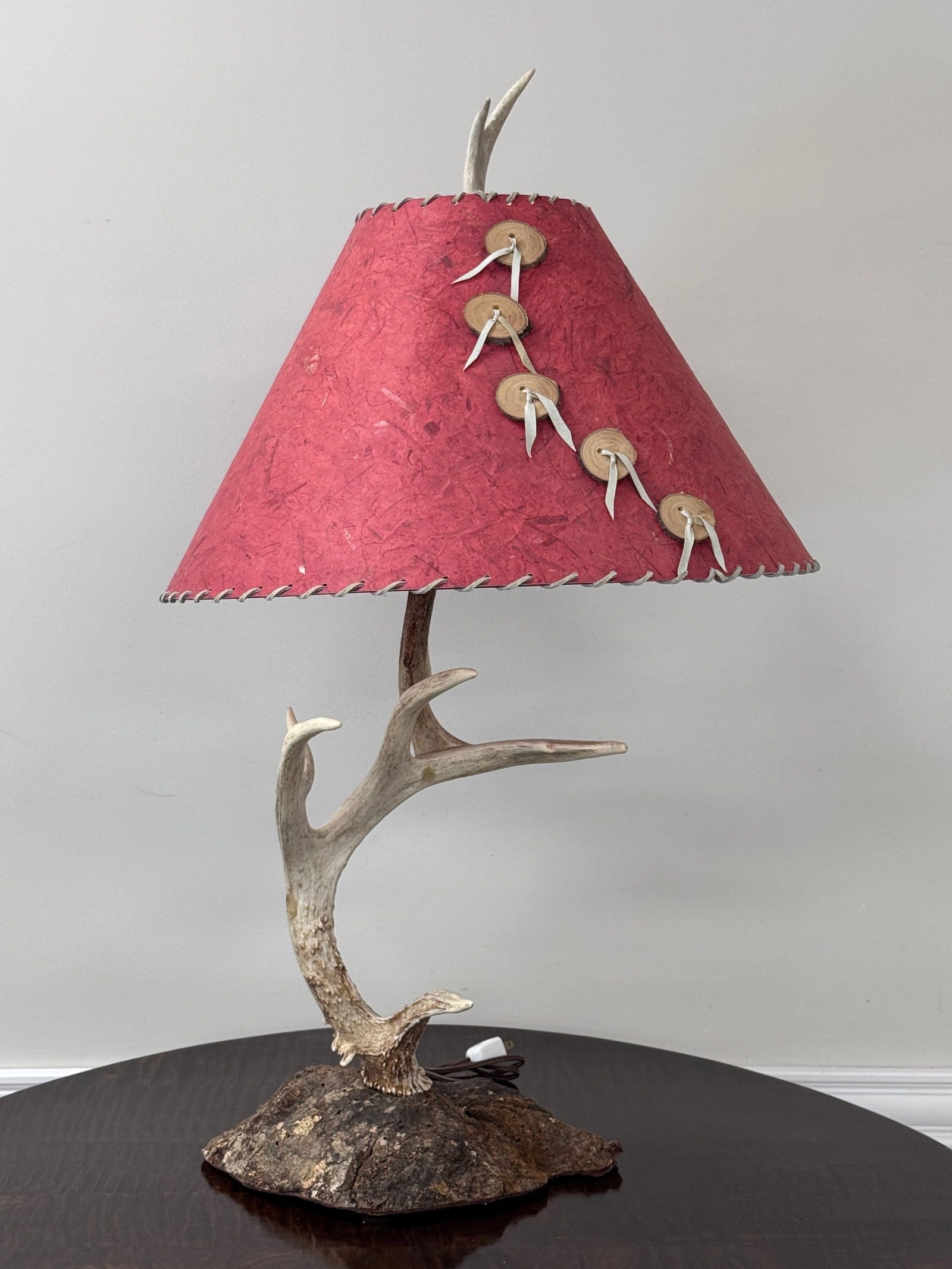 Whitetail Antler Table Lamp (1 of 4)