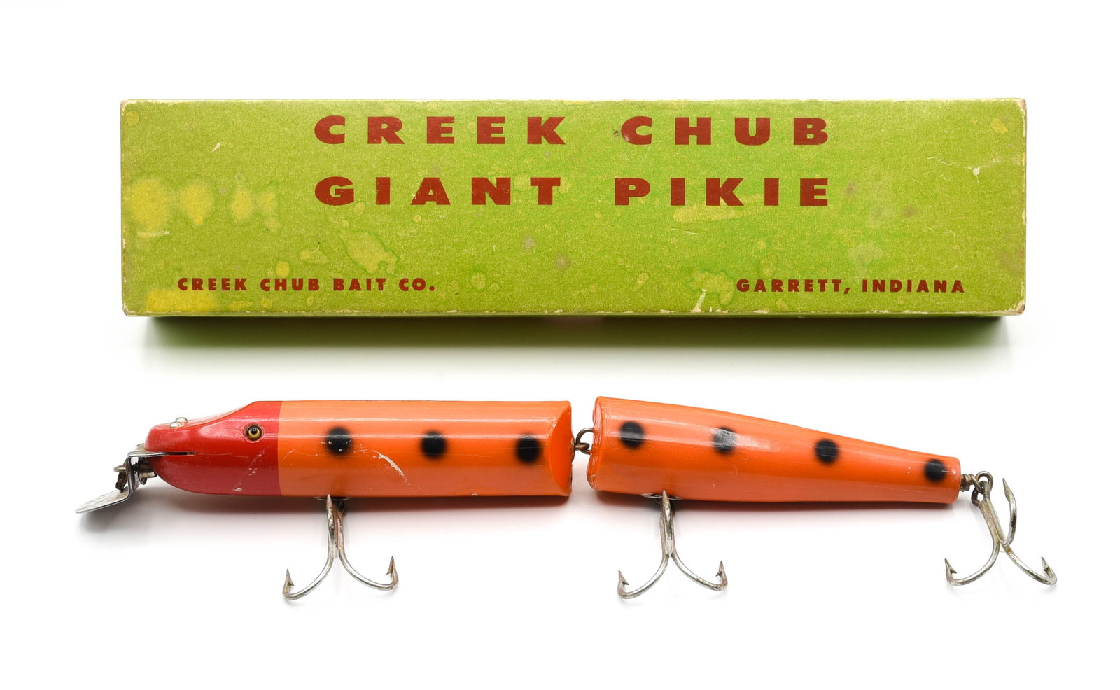Creek Chub Giant Jointed Pikie: Although red head orange with black spots was a cataloged color on the Giant Jointed Pikie it is very hard to find, with the box even more so. Good glass eyes and gold back stamp, if not for orange pa