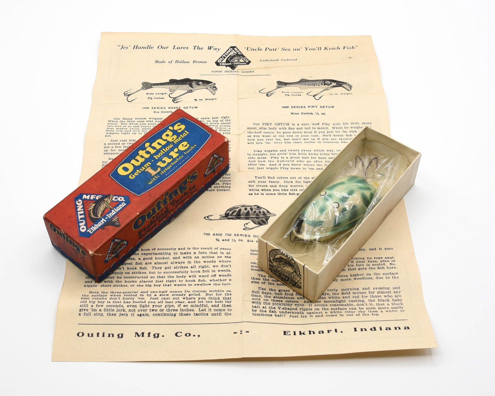 Outing's Du-Getum: 700 "baby" size in grass frog, green pattern on white, still stapled in the original cellophane, shiny Ex condition with only minor box wear (small chip from under the line tie is in the cellophane) a