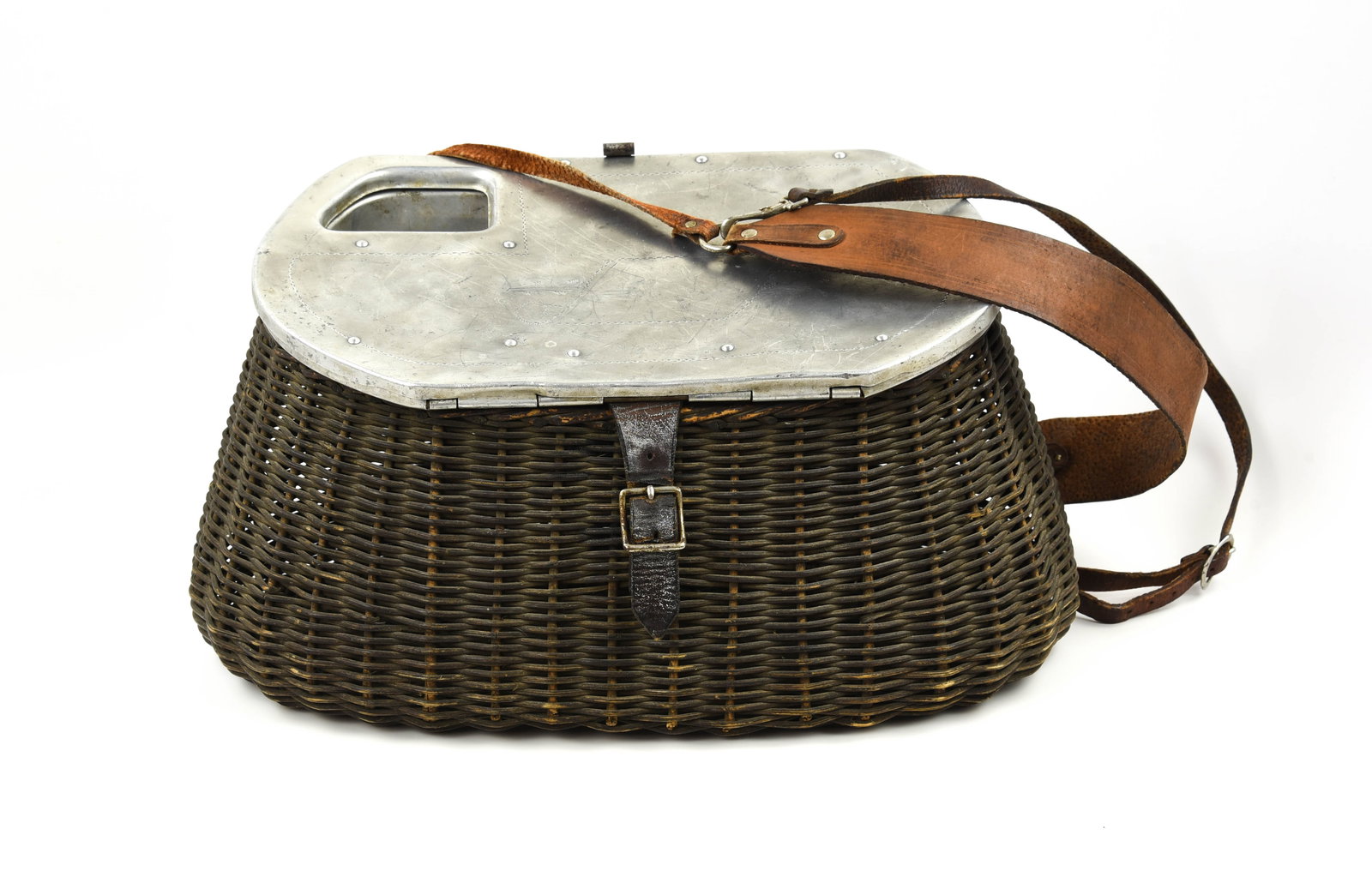 L. Quinn & Co. Metal Top Creel: With a whole reed body measuring 17" x 8 1/2" x 8", this large vintage Quinn "Kreel-Kit" has its original double hinged aluminum storage top, the interior of the lid opens to reveal multiple doored co