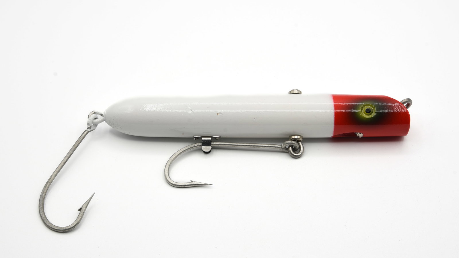 Luhr-Jensen Tarp-Oreno: Scarce pressed-eye model, red head white body finish, with only a few hook marks and a very tiny lip nick, definitely unfished. This being one of Luhr-Jensen's "first run" of fifty 8" Tarp-Orenos, not