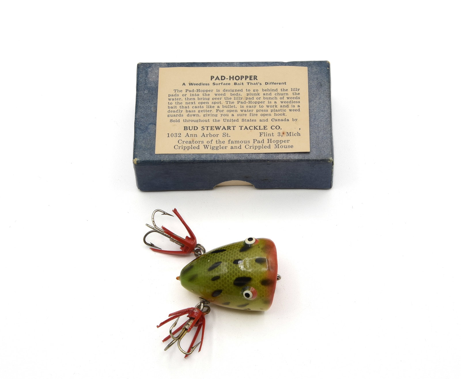 Bud Stewart Pad Hopper: Dating from the 1950s and finished in a frog paint pattern with protruding eyes, shiny VG+, due mostly to missing a tiny rubber feeler on either side and age lines. Coming in its plain blue papered bo