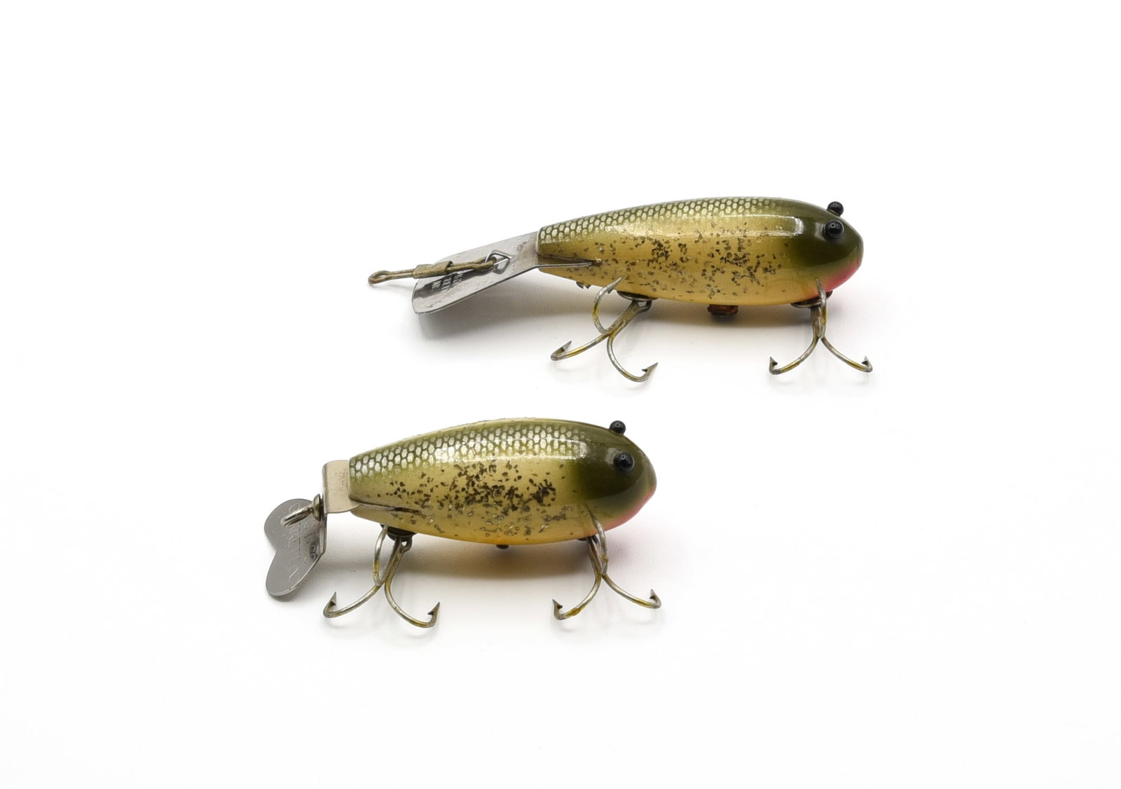 Creek Chub 7000 & Baby Crawdad: Both finished in silver flash and grading about Ex-. 7000 has slight wear/soiling and belly age lines, Baby Crawdad with belly bleed thru started and light wear. Each with shiny finish and the commonl