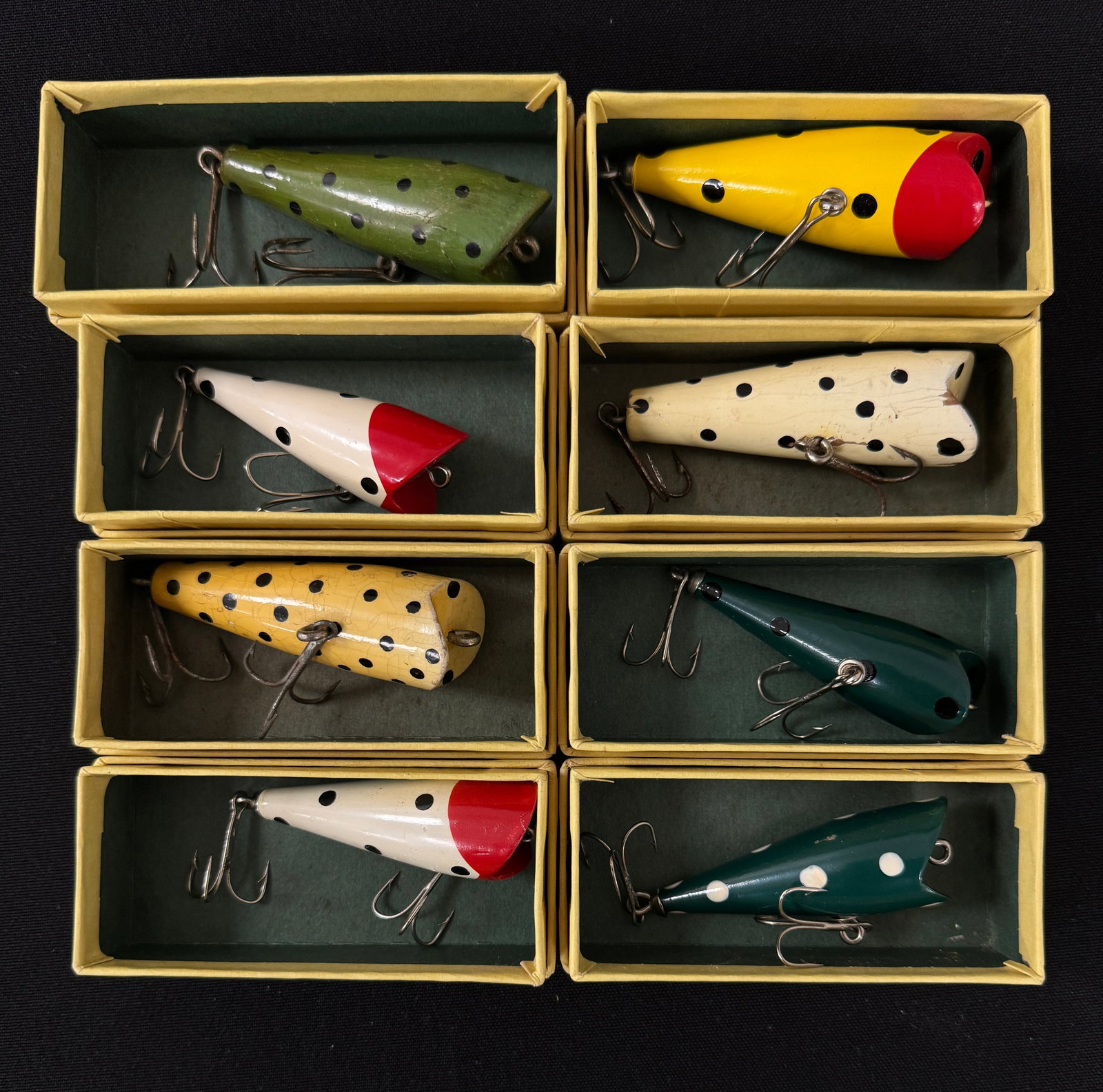 8 Ramco's "Speck" Lures: Two sizes of Ex condition 2pc boxes (two have soiling), unmarked for model/color, and Speck baits in a range of ages, sizes and colors, from VG/VG+ to unfished Ex condition. Colors as shown.