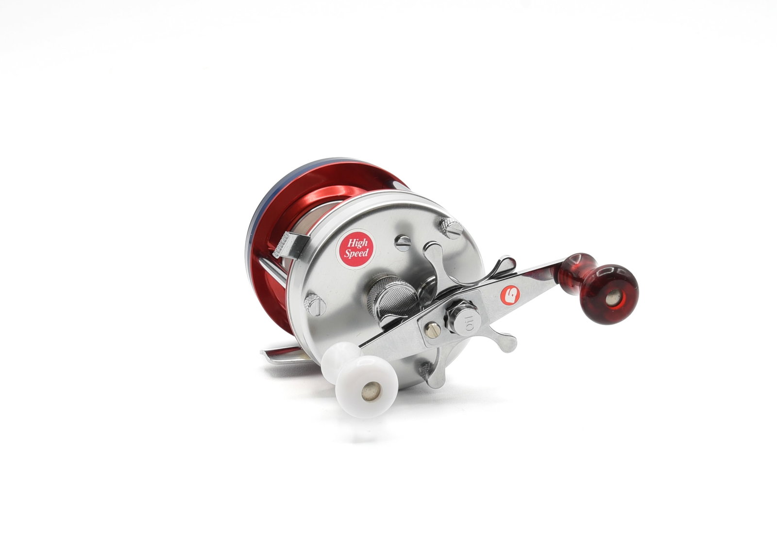 Ambassadeur Custom 5500 Casting Reel: In a rare Simon Shimomura finish with blue tail plate, silver face plate, red cage-rim, and two different colors handle grasps. Marked with serial number SS01886, classic features and appearing as new