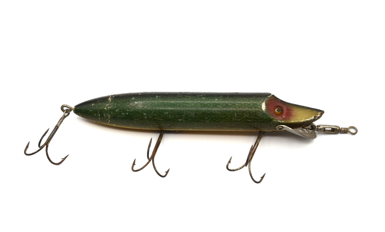 Heddon 7609D Musky Vamp: Finished in green scale, a very difficult color to find on the 8" Musky Vamp. L-rigged with a marked lip, in rough condition with wear, burn and soiling on the left side, nose/tail chips and edge rubs