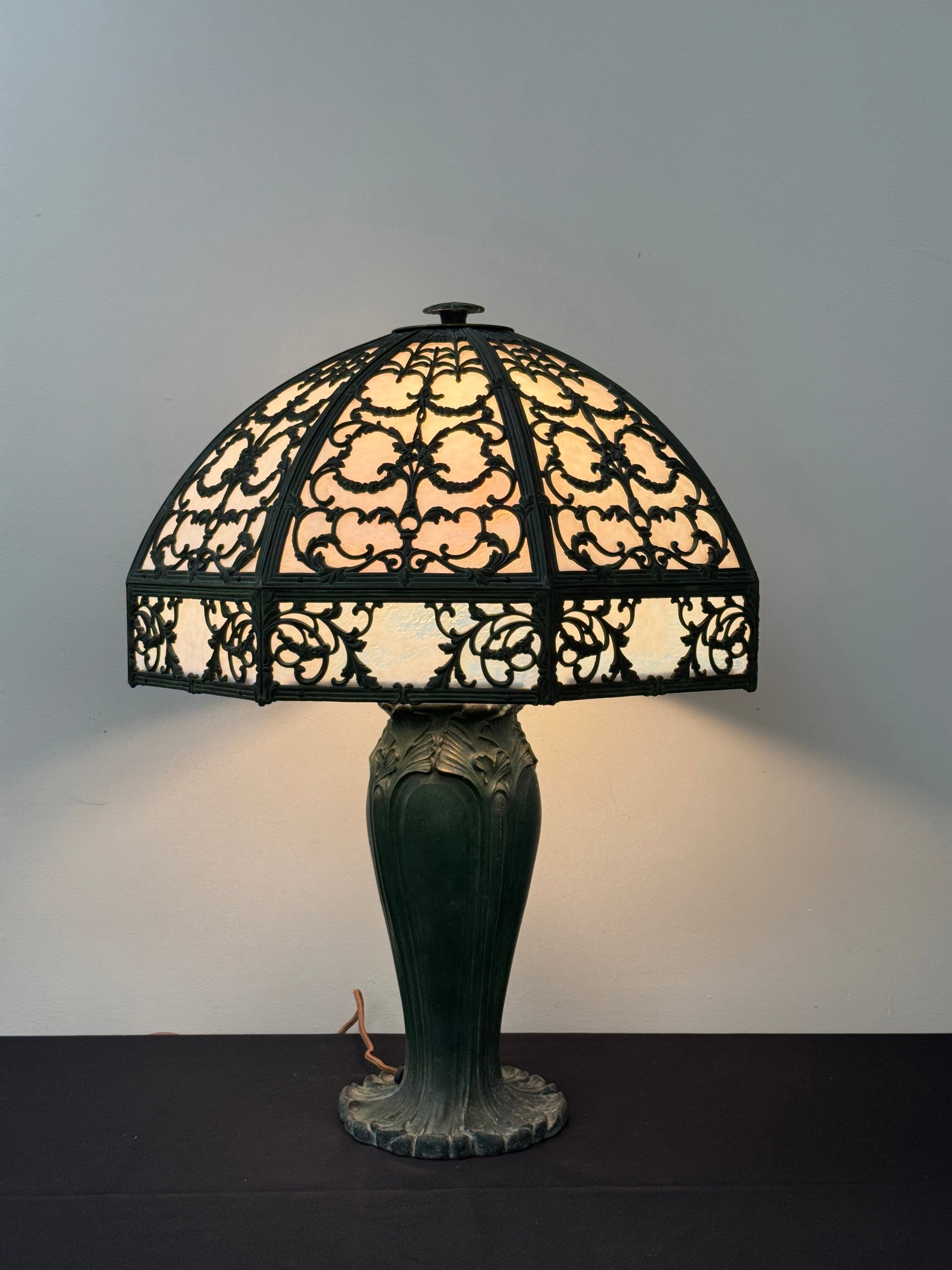 Bradley & Hubbard Arts & Crafts Table Lamp (1 of 7)