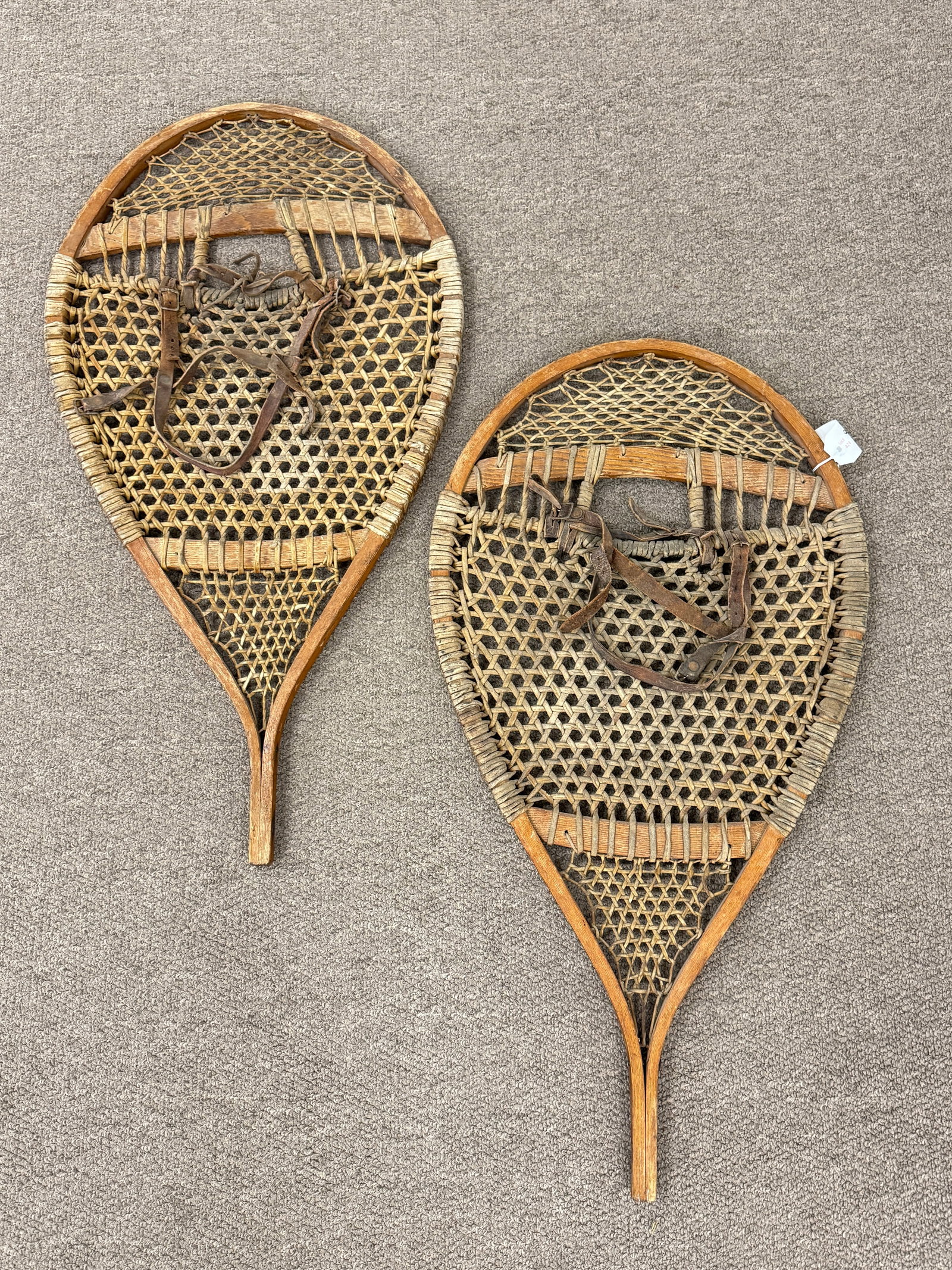 Bear Paw Snowshoes made of White Ash & Rawhide: 18" x 33.5"