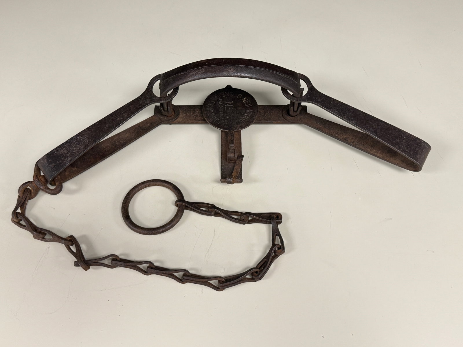 Newhouse No. 4 Double Spring Wolf Trap (1 of 2)