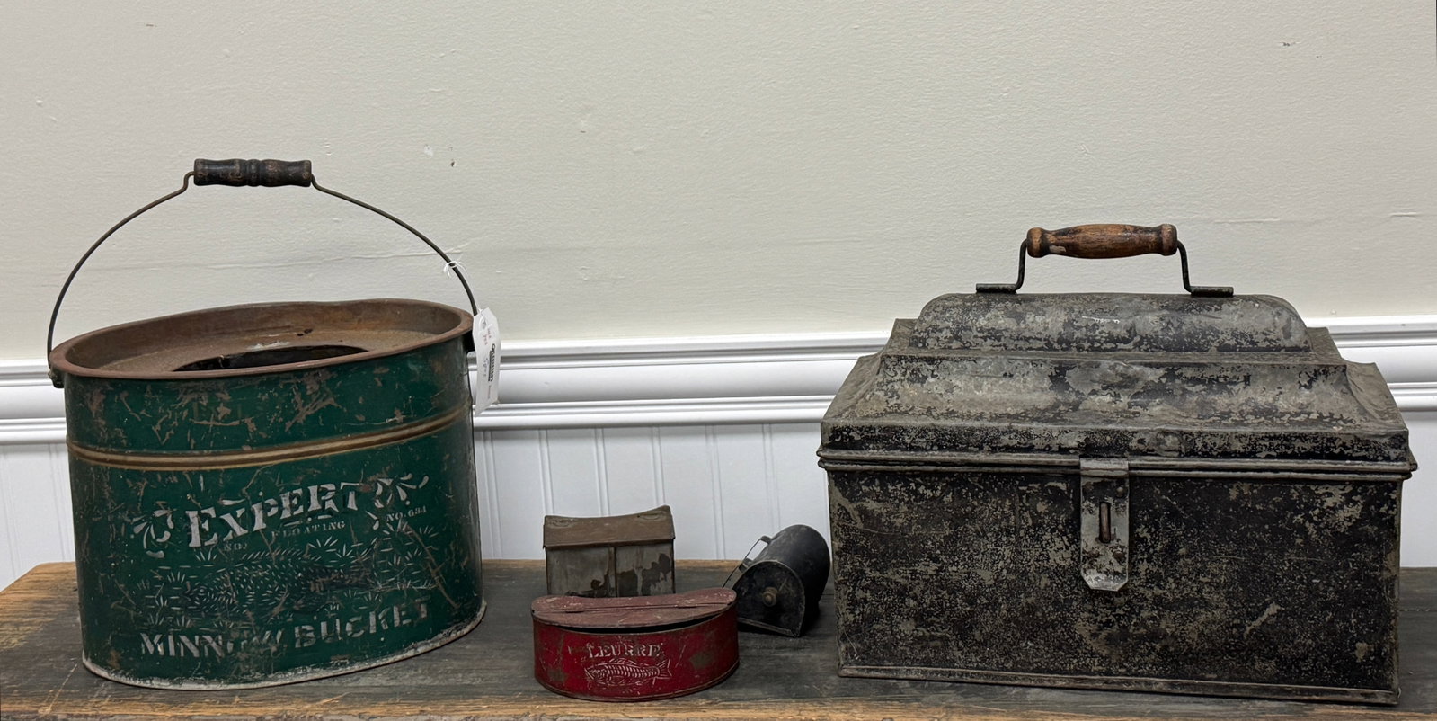Vintage Tackle Box, Minnow Bucket & Bait Tins (1 of 3)