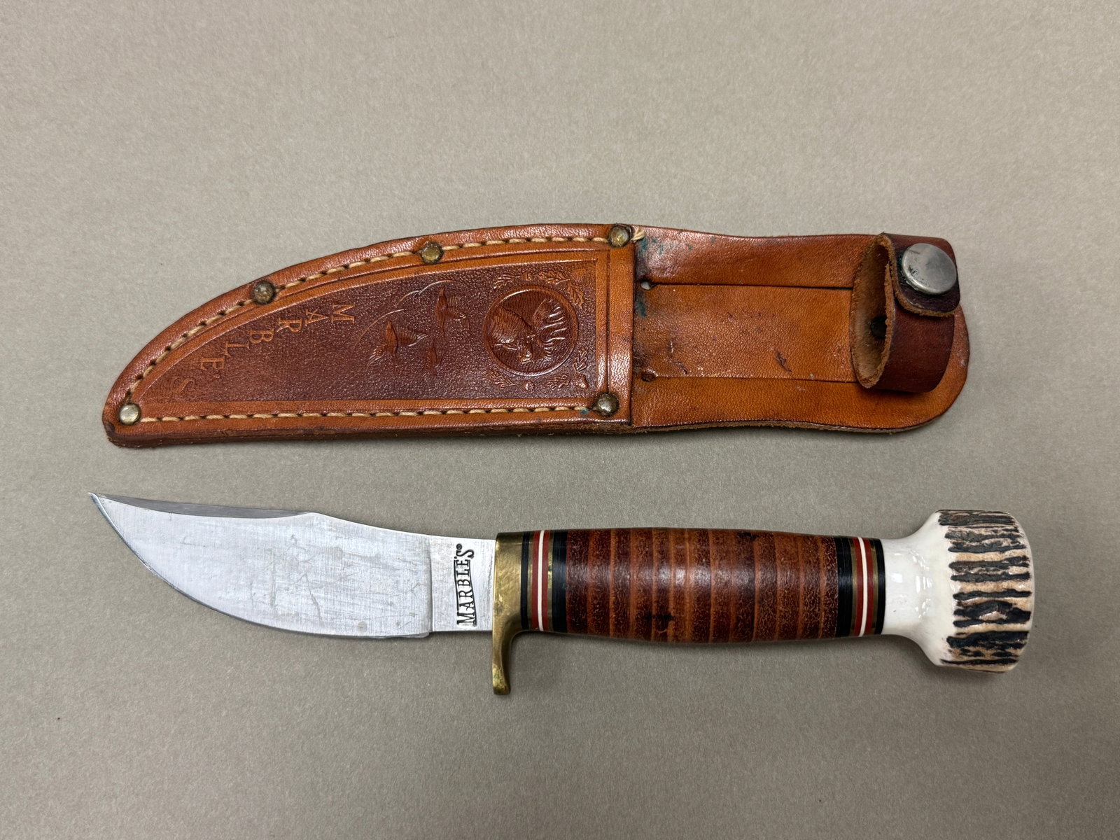 Marbles Hunting Knife with Embossed Leather Sheath (1 of 2)