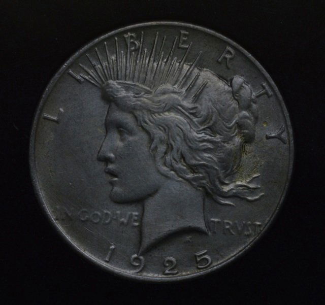 1925 US Peace Silver Dollar (1 of 2)