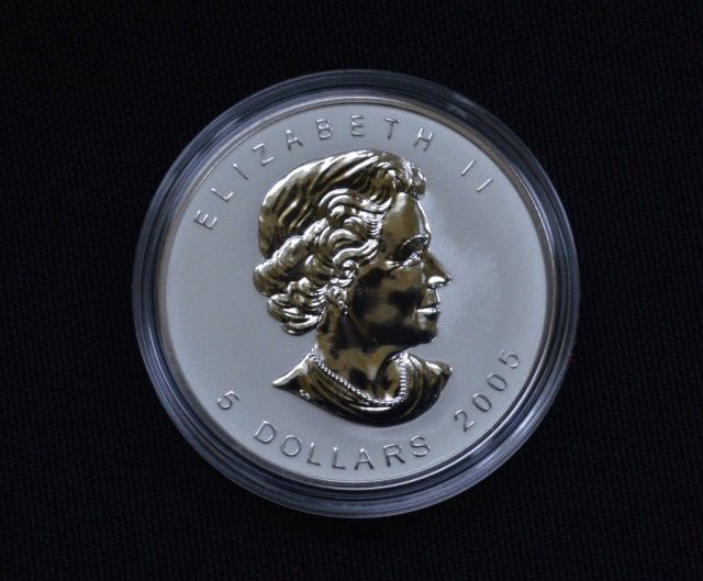 2005 Canadian Fine Silver $5 Coin - 1 oz (1 of 3)
