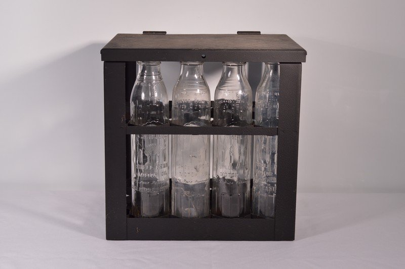 4 Tall Shell Motor Oil 1 Quart Glass Bottles (1 of 3)