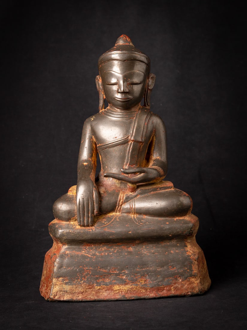Antique bronze Burmese Buddha statue - Ava period from Burma (Myanmar), 17th century: This antique bronze Buddha statue from the Ava period of Burma (now known as Myanmar) dates back to the 17th century. With a height of 32.5 cm, it showcases the exquisite craftsmanship characteristic 