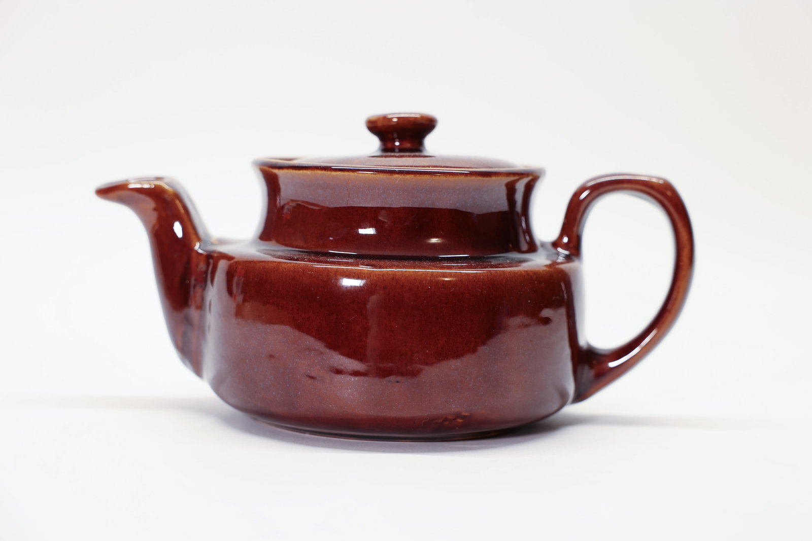 Vintage Brown Drip Glaze Teapot, USA Stamped: A rich, glossy brown drip-glazed teapot, stamped "USA" on the base. This style of warm brown glaze, often called "brown drip" or associated with Bennington-style ware, was a staple of American kitchen