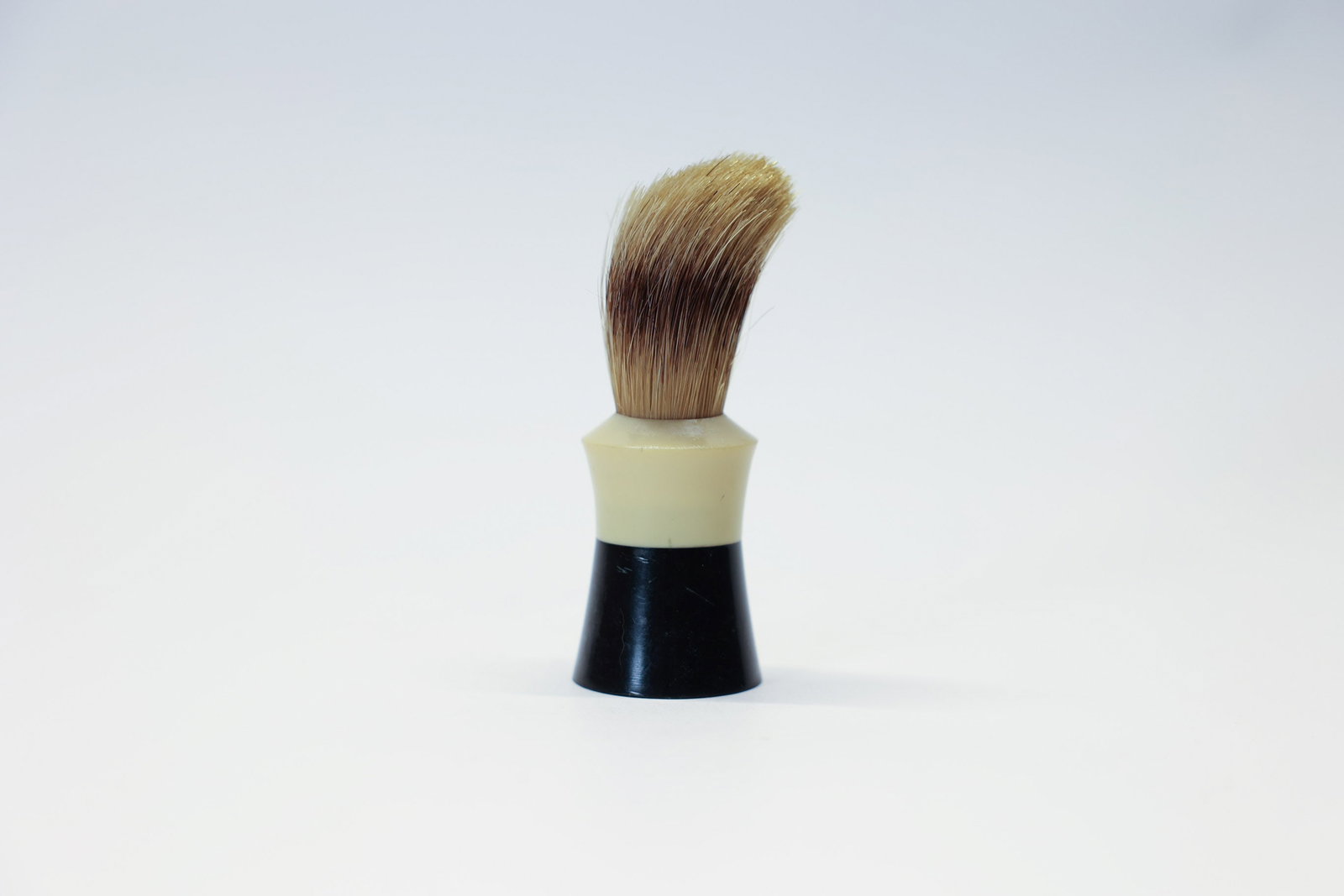 Vintage Ever-Ready 100T Shaving Brush USA: Description:A classic vintage Ever-Ready shaving brush, Model 100T, marked "Sterilized" and "Made in USA" on the base. The two-tone handle features a cream/ivory-colored upper section transitioning to