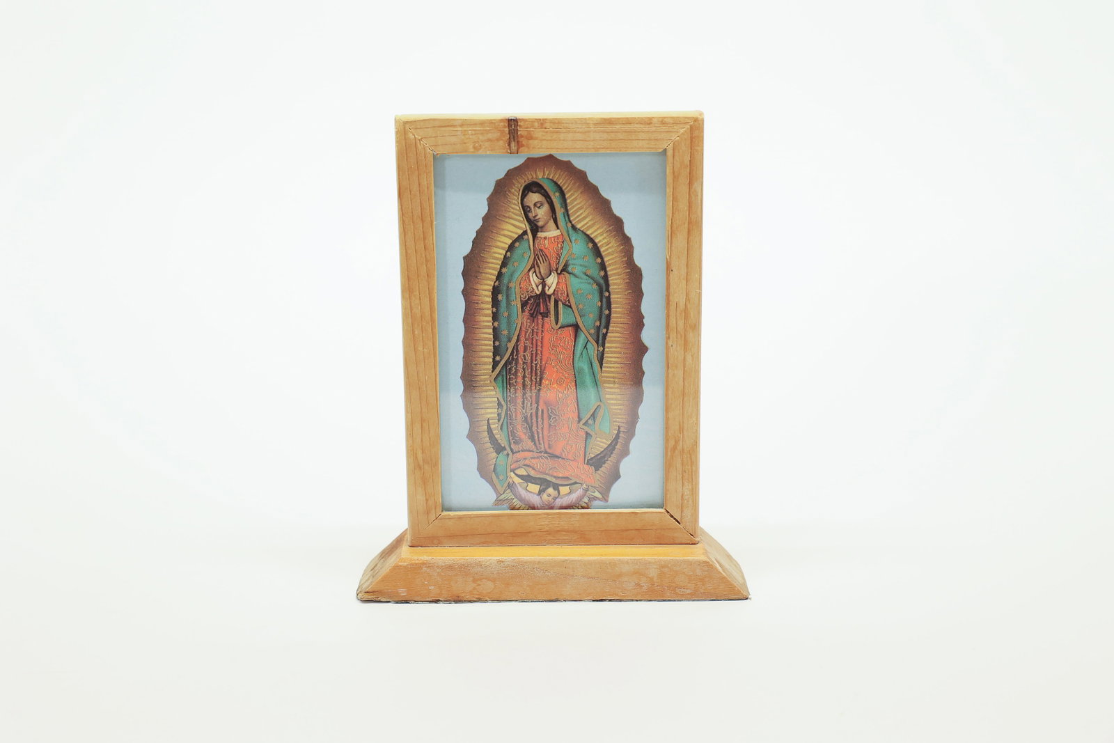 Our Lady of Guadalupe Wood Framed Devotional Sign: Double-sided wooden framed devotional piece by Autom, featuring an image of Our Lady of Guadalupe on one side and the printed prayer "Oración a Nuestra Señora de Guadalupe" in Spanish on the