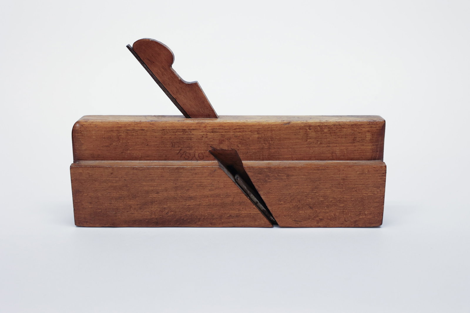 Greenfield/Coysh Tool Co. Molding Plane 3/4" 485: Antique wooden molding plane, hand-forged with a shaped wooden body and steel cutting iron secured by a wedge, used historically by woodworkers and craftsmen to cut decorative profiles into wood trim 