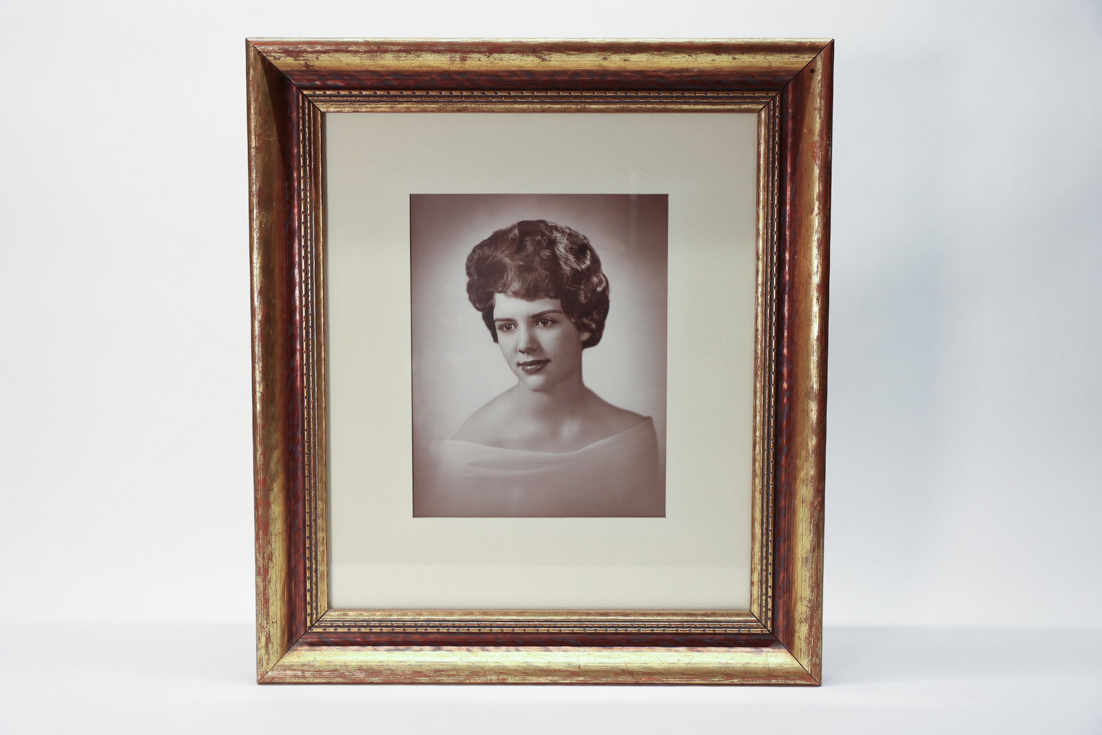 Framed Photograph Portrait: Lovely portrait, nice frame. 12 1/4 x 14 1/2”.Dimensions: H: 1.5", W: 12.25", L: 14.25"