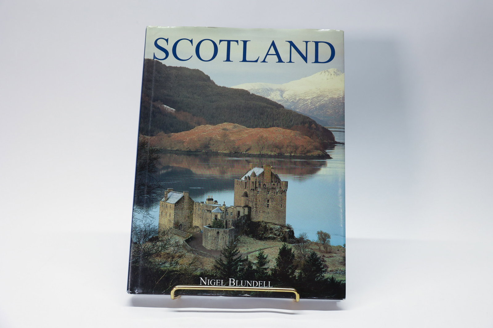 Scotland by Nigel Blundell: 1998. Hardcover book.Dimensions: H: 12.25", W: 9.5", L: 1"