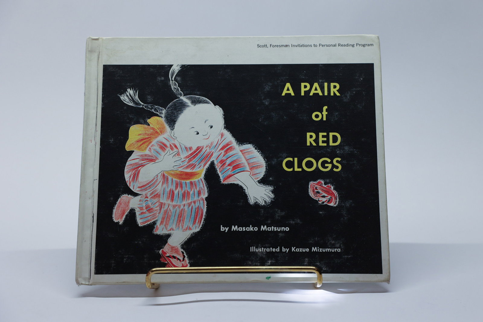 A Pair of Red Clogs by Masako Matsuno: 1950. Hardcover picture book.Dimensions: H: 9", W: 10", L: 1"