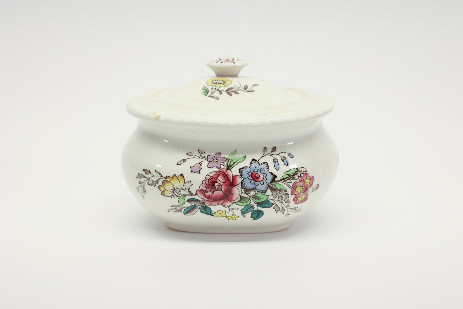 Copeland Spode "Romney" Pattern Covered Sugar Bowl: Vintage Copeland Spode covered sugar bowl complete with its original matching lid. 4" tall. This piece showcases the highly collectible and elegant "Romney" pattern, featuring a crisp white