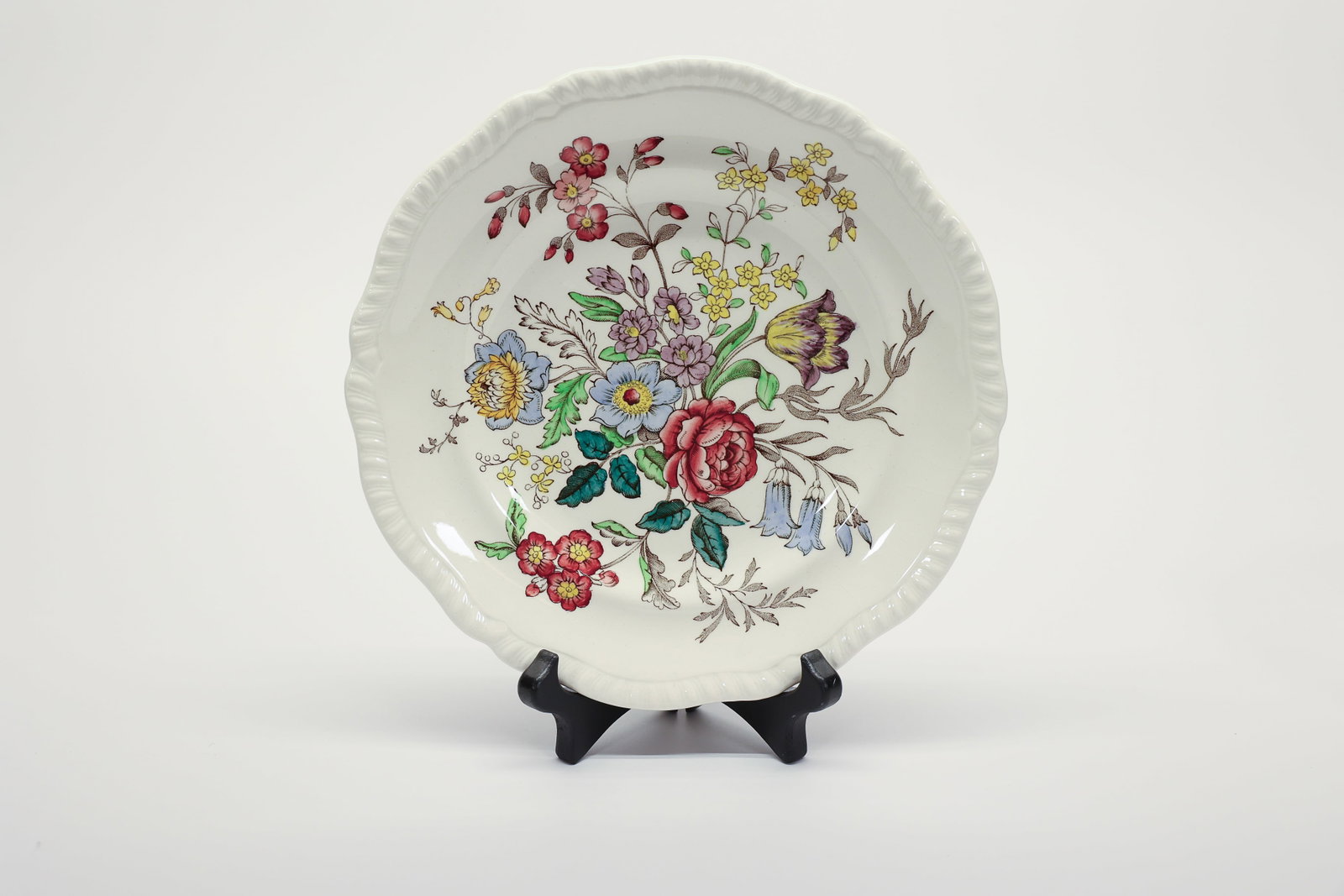 Set of 6 Copeland Spode "Romney" Dessert Plates: Set of six Copeland Spode plates in the Romney pattern, Gadroon shape, 7 7/8" diameter. Scalloped, ribbed molded rim with a hand-colored floral bouquet in reds, yellows, blues, and purples against a c