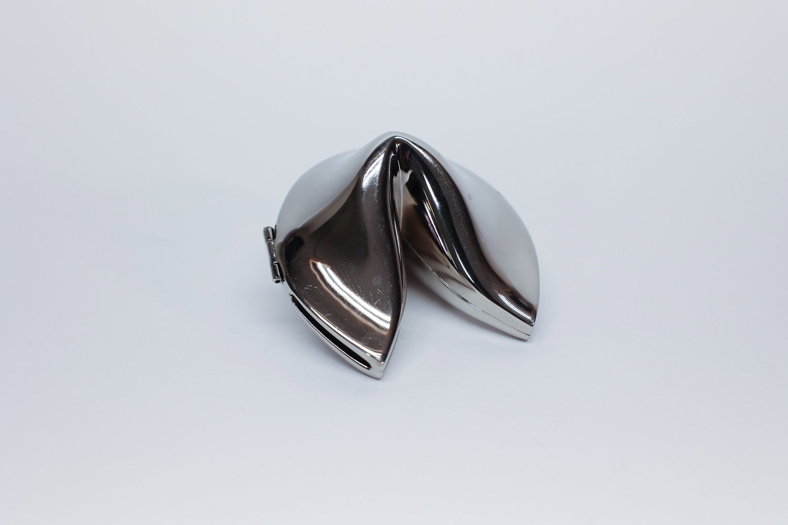 Silver Tone Fortune Cookie Trinket Box (1 of 4)