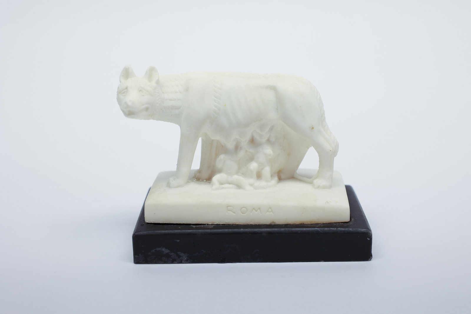 R. Leoni "Roma" Capitoline Wolf Souvenir Figure (1 of 6)