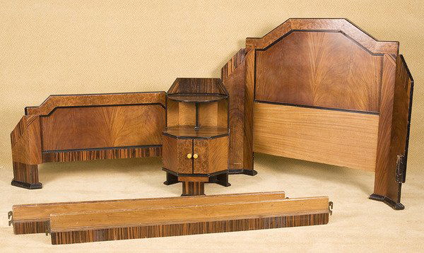 Vintage 1920's Bauahaus Geomentric Art Deco Bed: Vintage 1920's Bauahaus Geomentric Art Deco Bed Frame and Side table