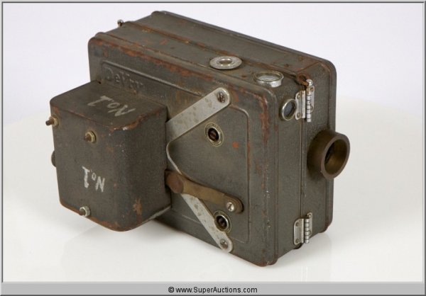 Devry Movie Camera: Devry Movie Camera / c. 1920's / Serial No. 4545