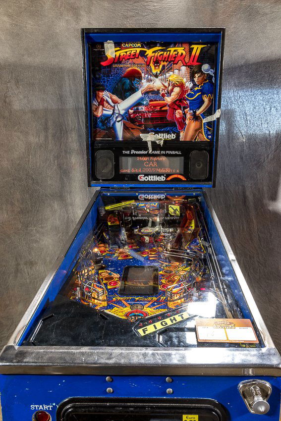 STREET FIGHTER II PINBALL MACHINE (1 of 4)