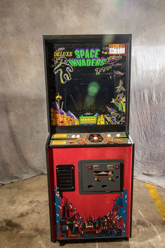 SPACE INVADERS DELUXE (1 of 3)