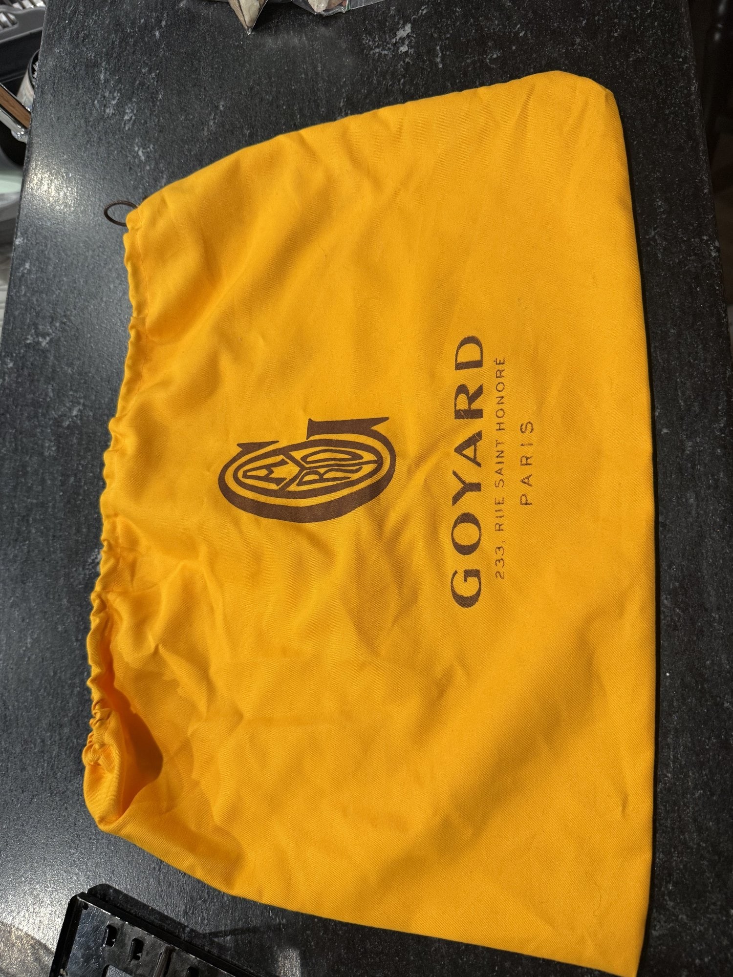 Goyard Paris Yellow Cotton Drawstring Dust Bag Storage Pouch: Yellow drawstring dust bag branded Goyard. This lot is a branded yellow dust bag of the type used to store and protect a handbag or other leather good when not in use. No handbag or other item is
