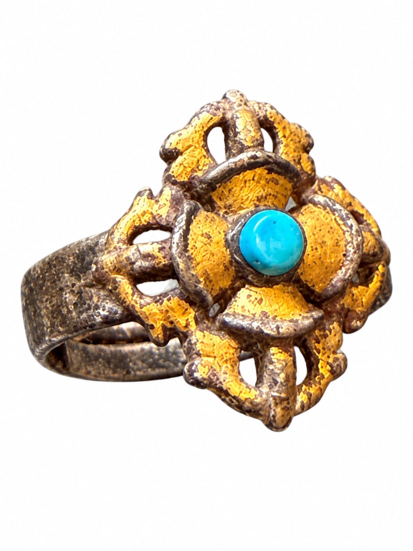 Rare Ming Dynasty Tibetan Double-Vajra Ring with Gold-Colored Decoration and Turquoise-Colored Caboc: A Tibetan double-vajra ring, described by the owner as an old gold-inlaid “thokcha” ring. The sculptural, openwork bezel takes the form of a crossed vajra, centered by a rounded turquoise-colo