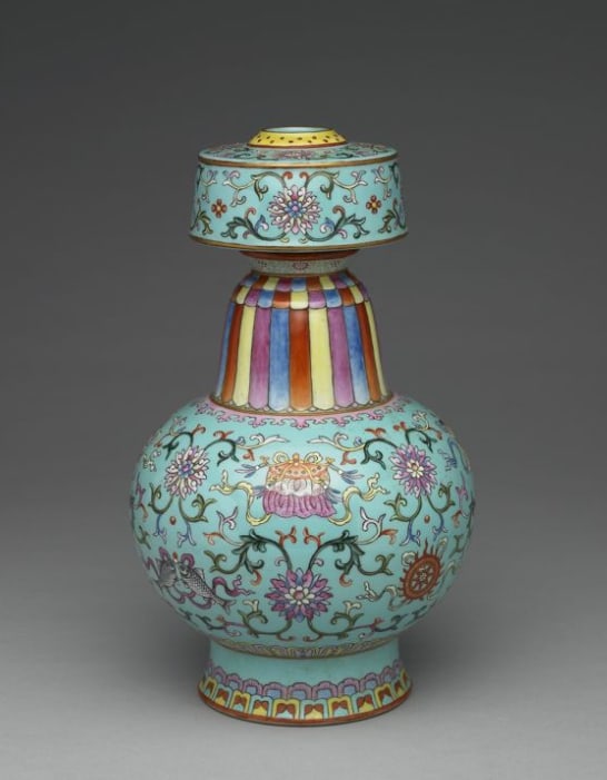 Vase with Eight Trigrams in green glaze: Chinese Antiques Asian Antiques Porcelain Bronze Jade Painting Scroll Gold Chinese Ming Dynasty Furniture